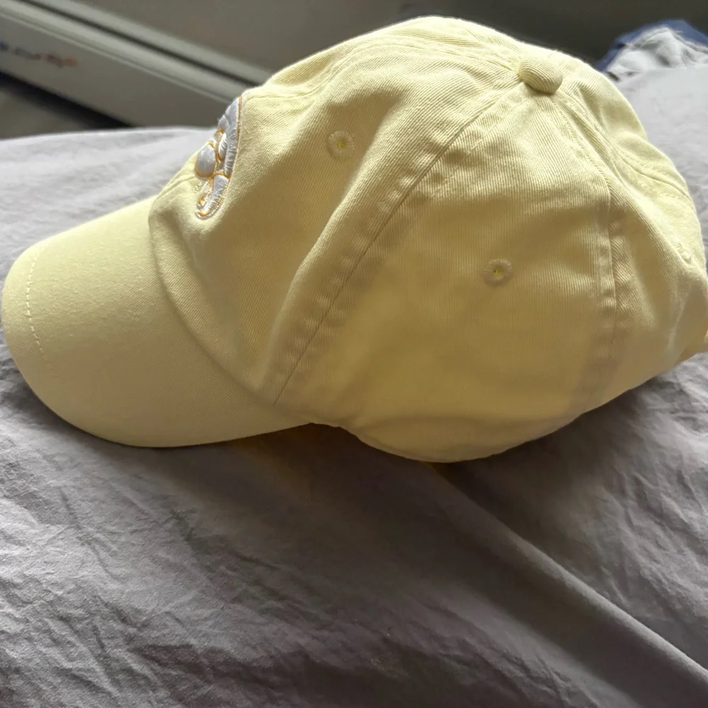 Nike university of Iowa Yellow Women's Baseball Cap - Picture 2 of 5